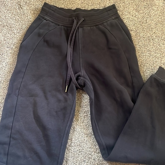 Lululemon black scuba joggers size 2 - Picture 3 of 6